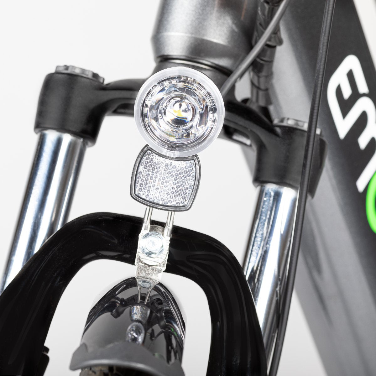 EMG Queen 28P - telaio in alluminio 19", ruota 28", freno a disco a/p, sospensioni ant., cambio Shimano, batteria 36V 13Ah